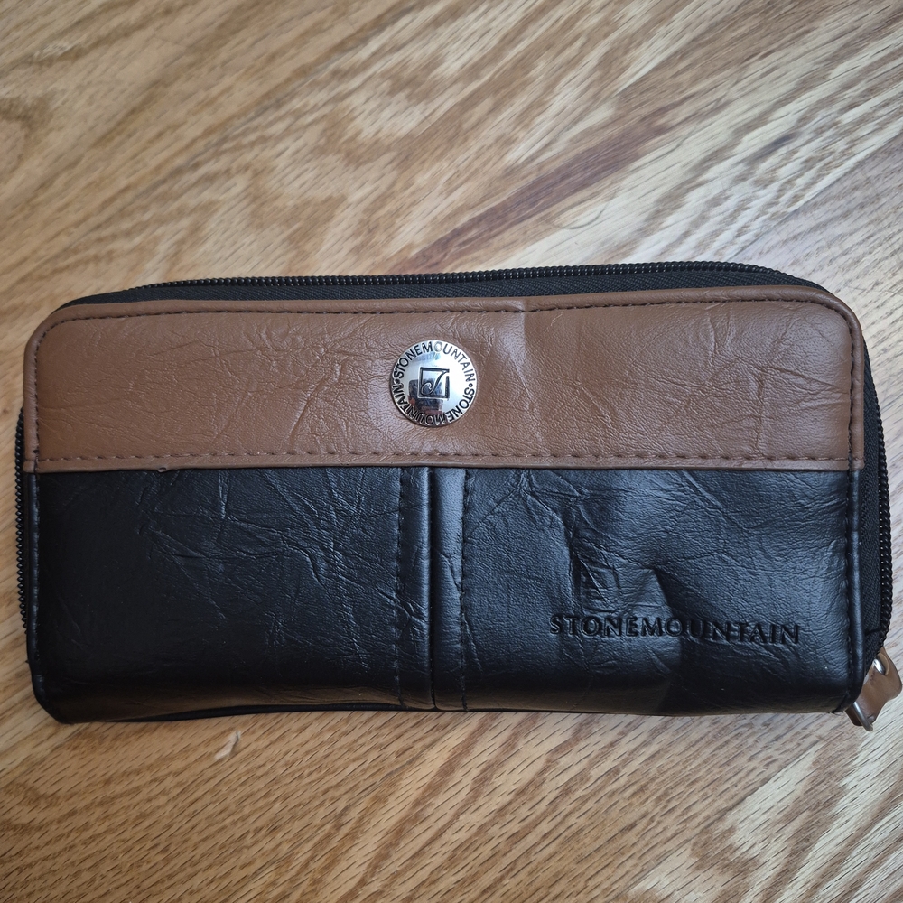 Stone Mountain Accessories Black and Brown Men's Wallet